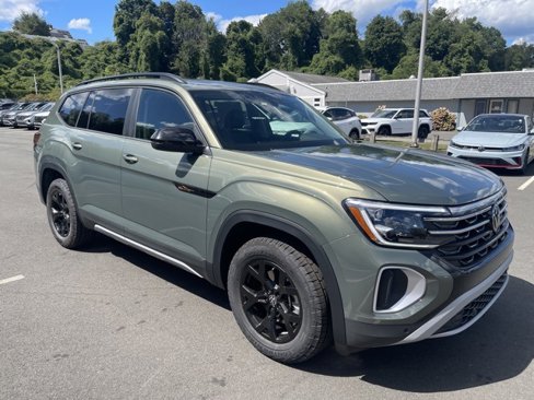 New 2025 Volkswagen Atlas Peak Edition SE image 5