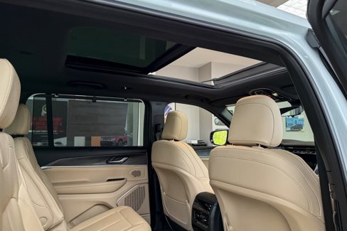 New 2025 Jeep Grand Cherokee L Limited w/ Luxury Tech Group II image 7