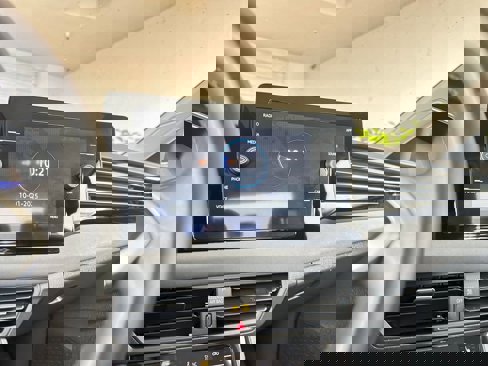 Used 2025 Volkswagen Jetta SE image 21