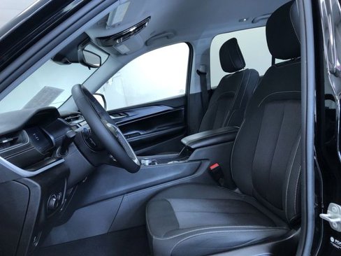 Used 2023 Jeep Grand Cherokee Laredo image 19