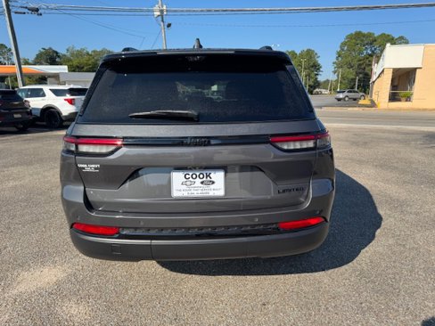 Used 2025 Jeep Grand Cherokee Limited w/ Luxury Tech Group II image 7