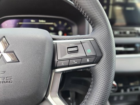 New 2025 Mitsubishi Outlander SE image 25