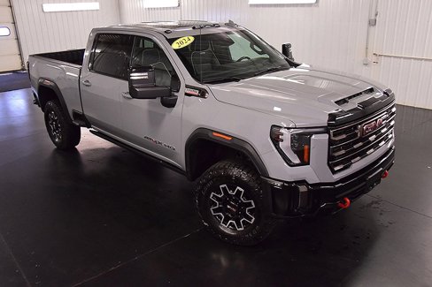 Used 2024 GMC Sierra 2500 AT4X image 11