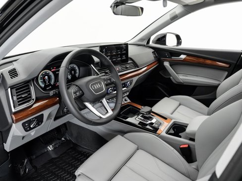 Used 2024 Audi Q5 e Premium Plus image 4