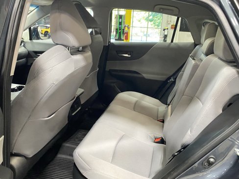 Used 2023 Toyota Venza LE image 13