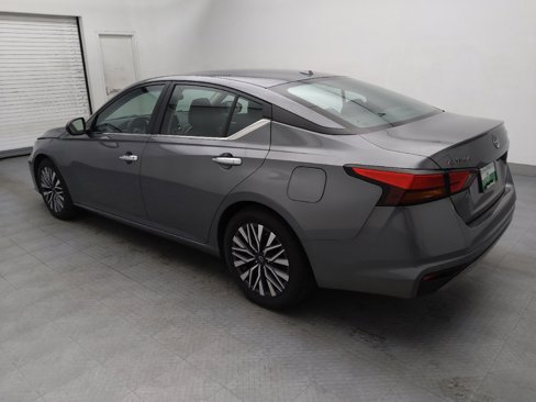 Used 2024 Nissan Altima 2.5 SV image 3