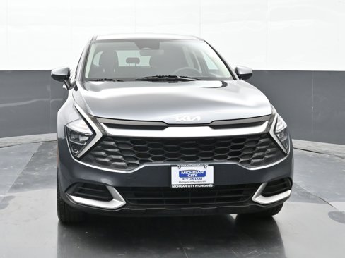 Used 2023 Kia Sportage LX image 3