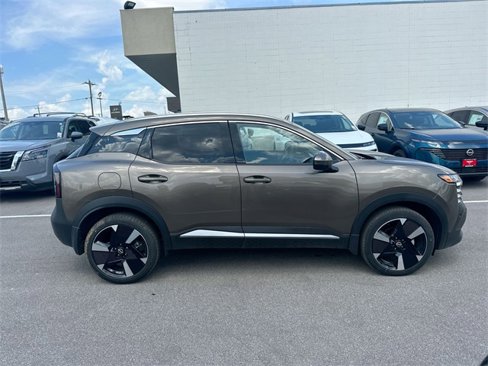 New 2025 Nissan Kicks SR image 14