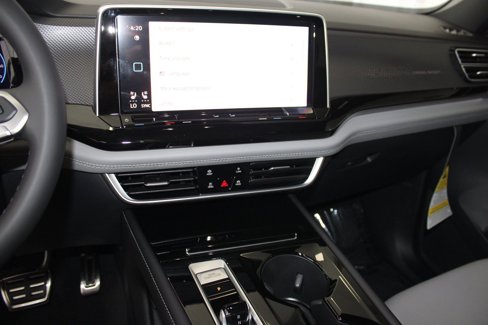 New 2026 Volkswagen Atlas Cross Sport SEL R-Line image 23