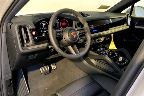 New 2025 Porsche Cayenne S image 4