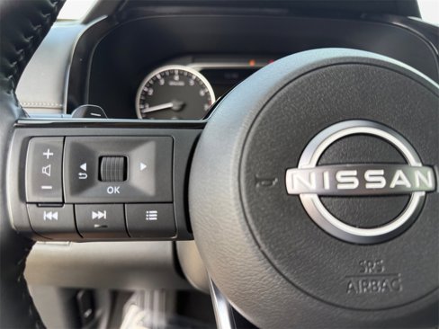 Used 2025 Nissan Pathfinder SL image 25