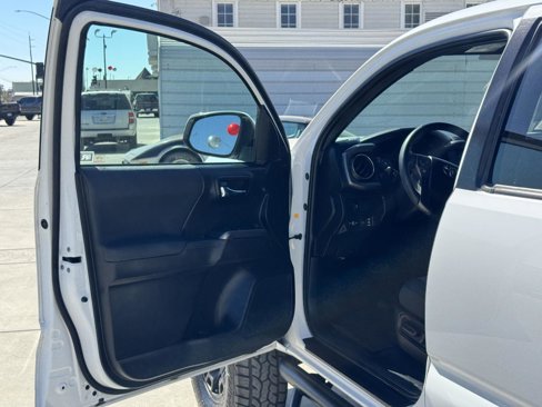 Used 2021 Toyota Tacoma TRD Off-Road image 14