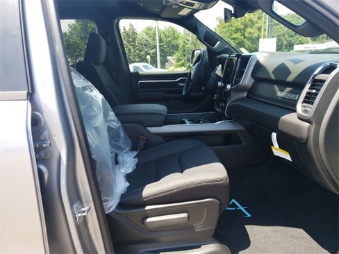 New 2025 RAM 1500 4x4 Crew Cab image 33