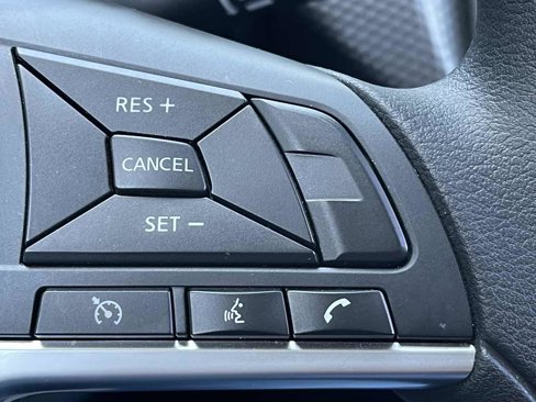 Used 2018 Nissan Kicks SV image 47