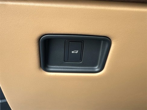 New 2025 Land Rover Range Rover SE image 33