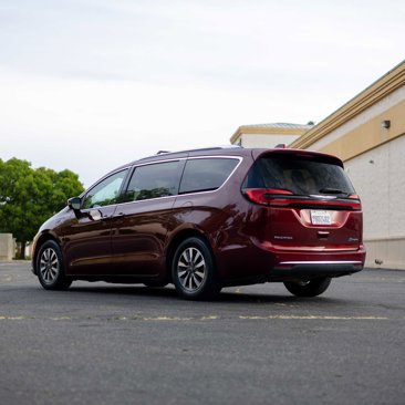 Used 2021 Chrysler Pacifica Touring-L image 5