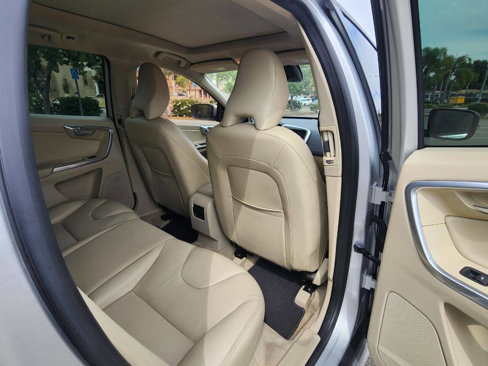 Used 2016 Volvo XC60 T5 Premier w/ Proximity Package image 16
