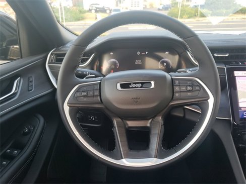 New 2025 Jeep Grand Cherokee Limited w/ Luxury Tech Group II image 10
