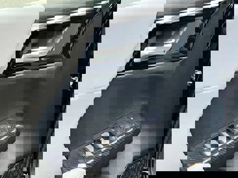 New 2025 Mitsubishi Outlander SE image 18