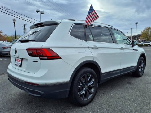 Certified 2022 Volkswagen Tiguan SE image 8