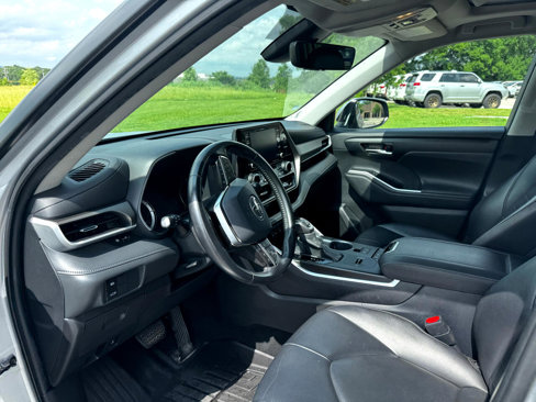 Used 2020 Toyota Highlander XLE image 11