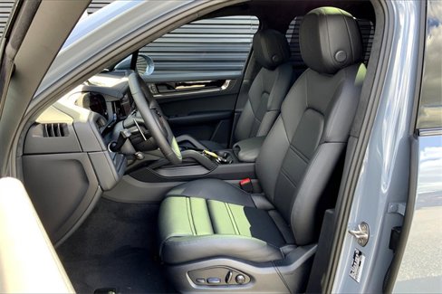 New 2026 Porsche Cayenne GTS image 5