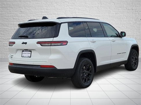 New 2025 Jeep Grand Cherokee L Laredo image 4