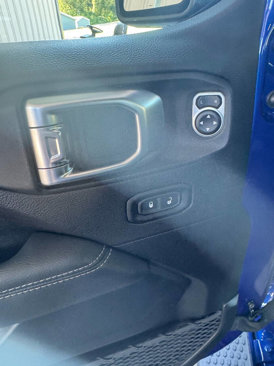 Used 2019 Jeep Wrangler Unlimited Sahara w/ Advanced Safety Group image 26