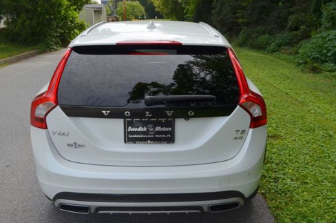 Used 2018 Volvo V60 T5 Cross Country w/ Convenience Package image 6