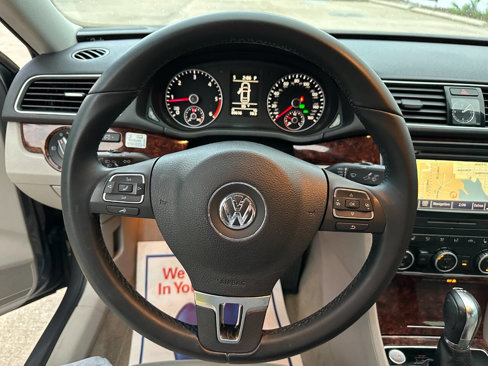 Used 2013 Volkswagen Passat TDI SEL Premium image 32