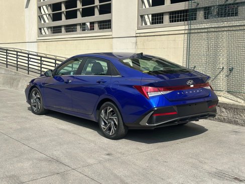 Used 2025 Hyundai Elantra SEL image 4