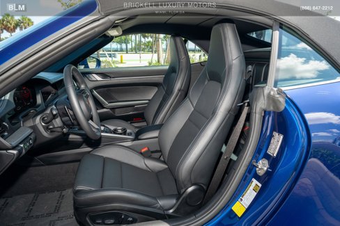 Used 2025 Porsche 911 Carrera image 6