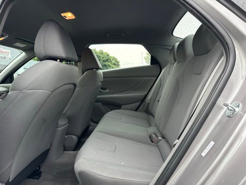 Used 2021 Hyundai Elantra SE image 27