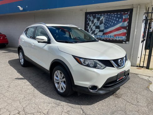 Used 2017 Nissan Rogue Sport SV w/ SV Premium Package image 1