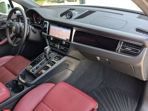 Certified 2025 Porsche Macan image 26