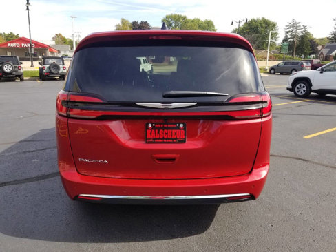 New 2026 Chrysler Pacifica Select image 6
