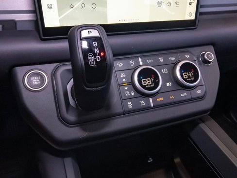 New 2025 Land Rover Defender 110 X-Dynamic SE image 24