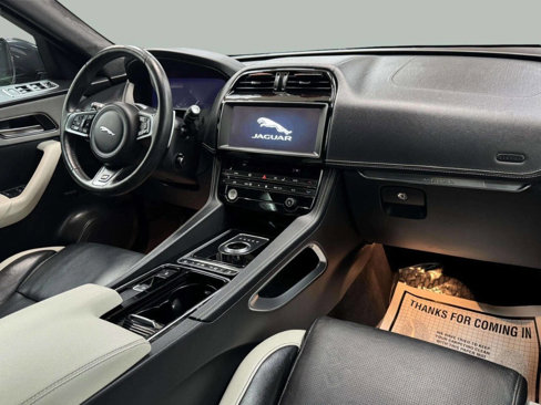 Used 2019 Jaguar F-PACE S image 7