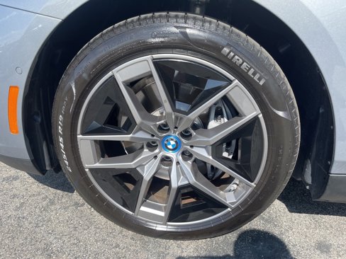 Used 2024 BMW i5 eDrive40i w/ Premium Package image 7