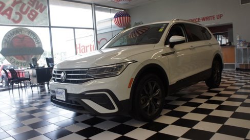 Used 2022 Volkswagen Tiguan SE image 3