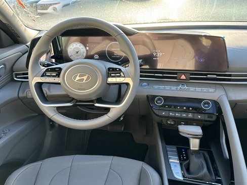 Used 2025 Hyundai Elantra SEL image 23
