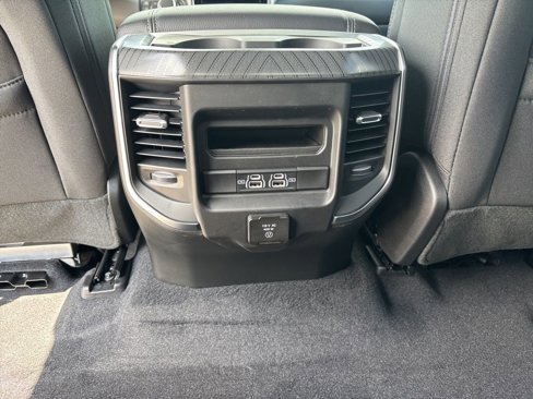 New 2026 RAM 1500 4x4 Crew Cab image 32