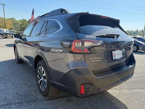 Used 2022 Subaru Outback Premium image 4