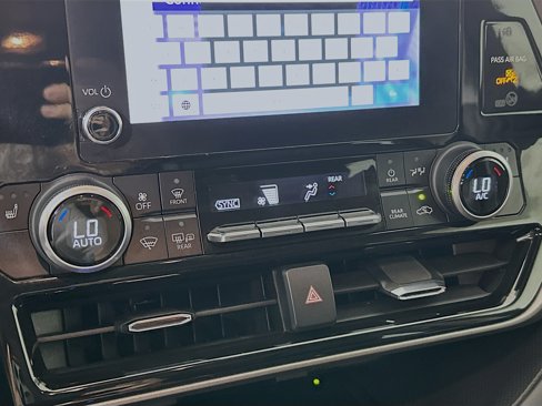 Used 2023 Toyota Highlander XLE image 21
