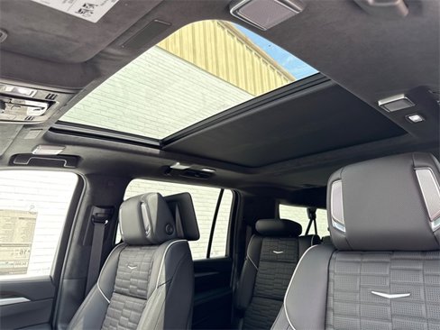 New 2025 Cadillac Escalade ESV Sport Platinum w/ LPO, ONYX Package image 9