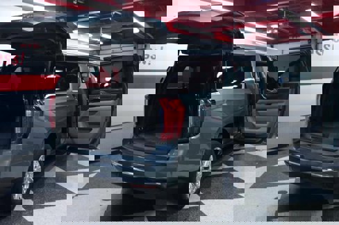 Used 2023 GMC Yukon XL SLT w/ SLT Premium Package image 28