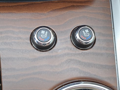 Used 2019 Nissan Pathfinder Platinum image 17