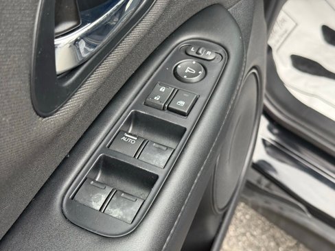 Used 2020 Honda HR-V LX image 14