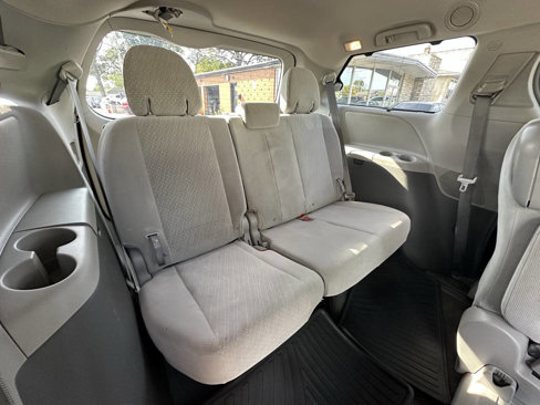 Used 2018 Toyota Sienna LE image 16