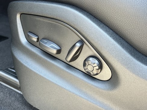 New 2025 Porsche Cayenne image 36